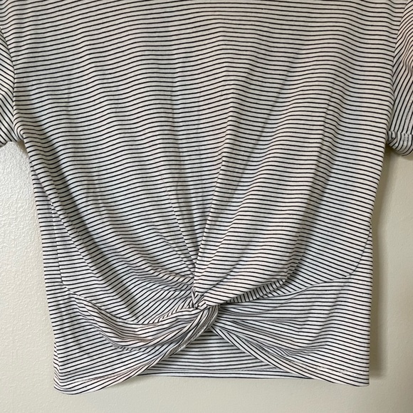 ✨NWT Lush | B&W Striped Crop Top | Size XS - Picture 7 of 13